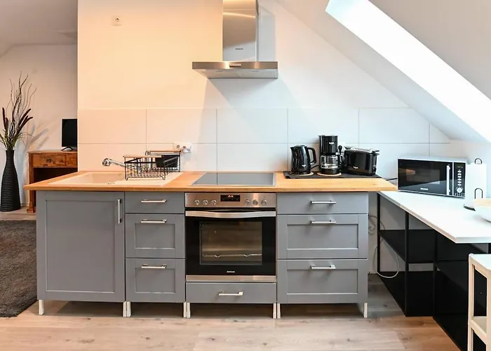 Charming In Miesenheim 아파트 *